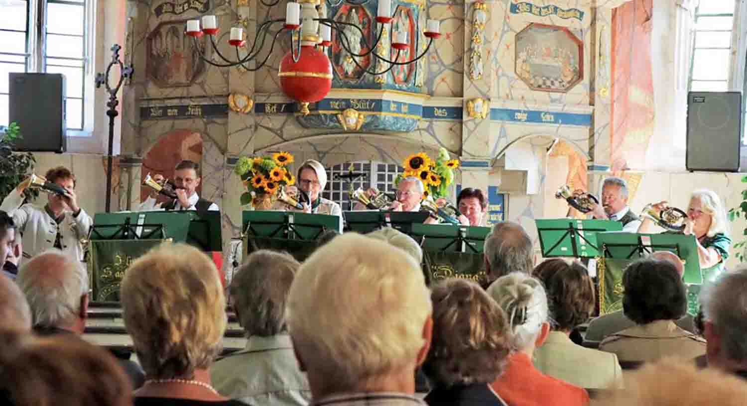 Blechblasensemble zum Benefizkonzert in der Kirche zur Unterstützung des Kirchturm-Erhalts in Niedersynderstedt.